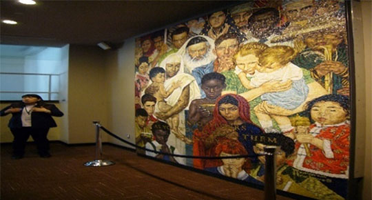 国連日本人職員のガイドで国連の取り組みについて説明を受けました。